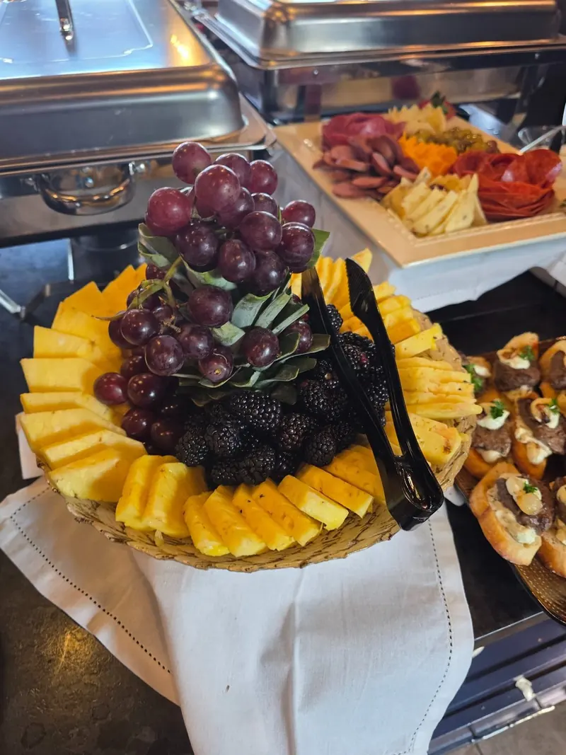 Small bites buffet: fruit and cheese display