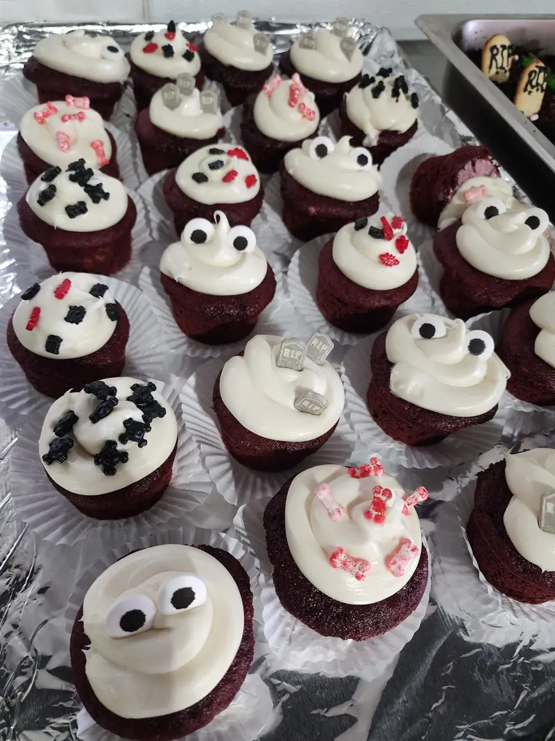 Halloween cupcakes with candy eyes